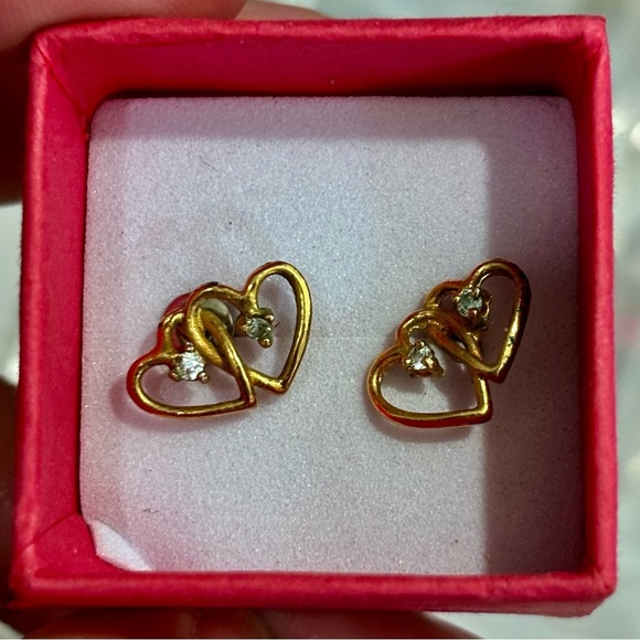 Vintage Gold tone Heart-Shaped stud Earrings - Picture 1 of 4